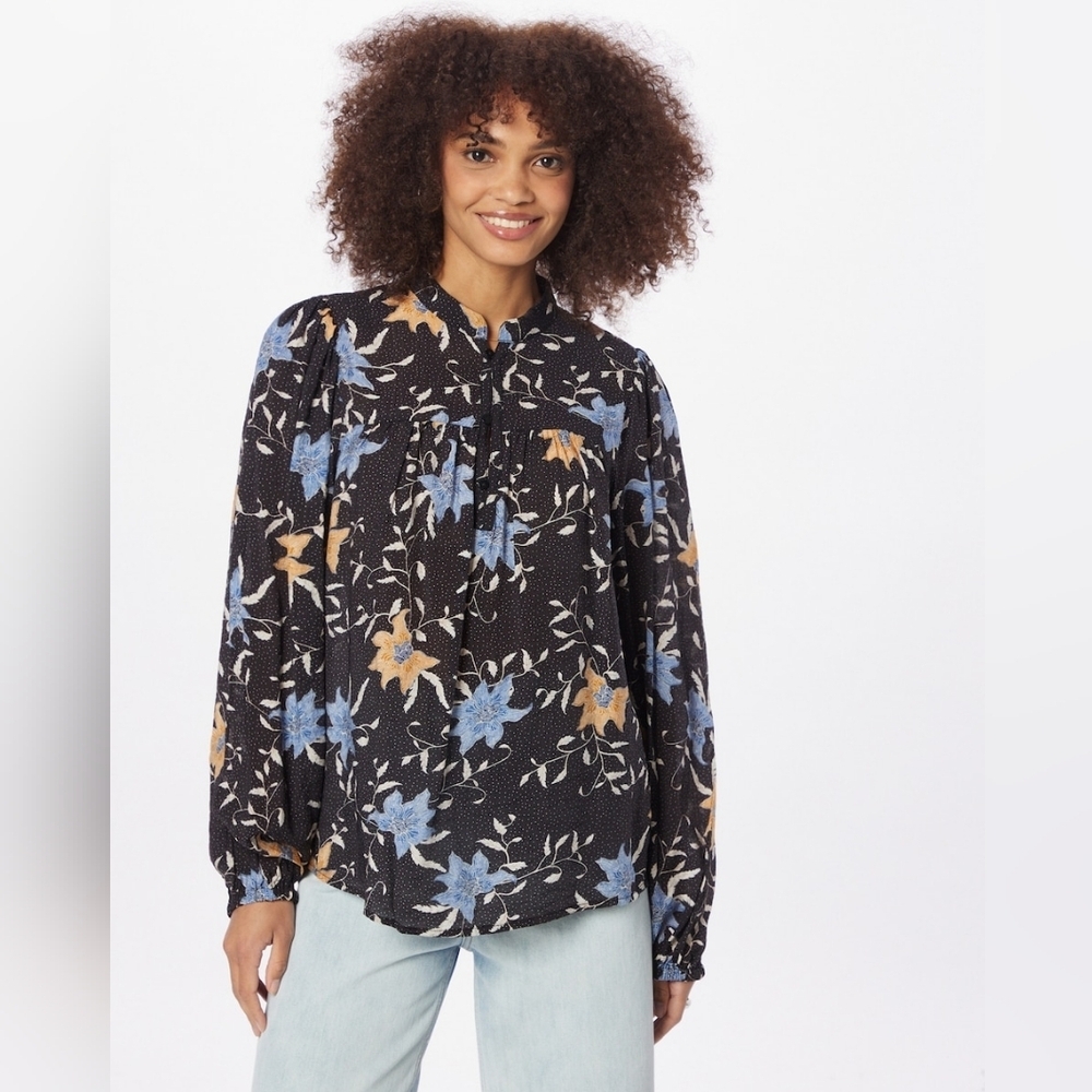 Sofie Schnoor blouse size S in EUC